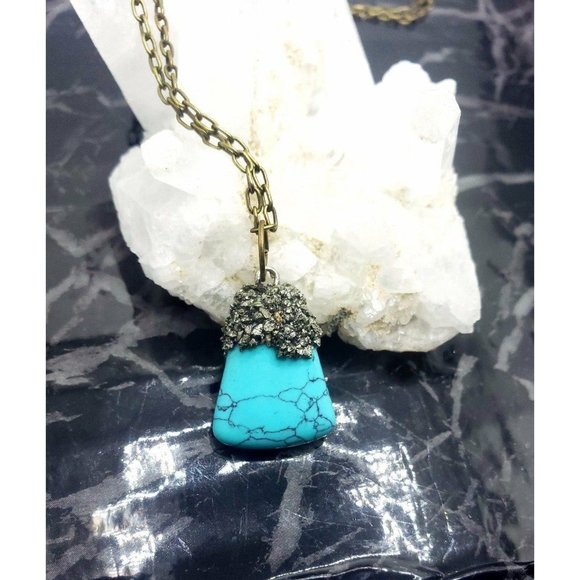 Turquoise crystal necklace - Picture 9 of 12